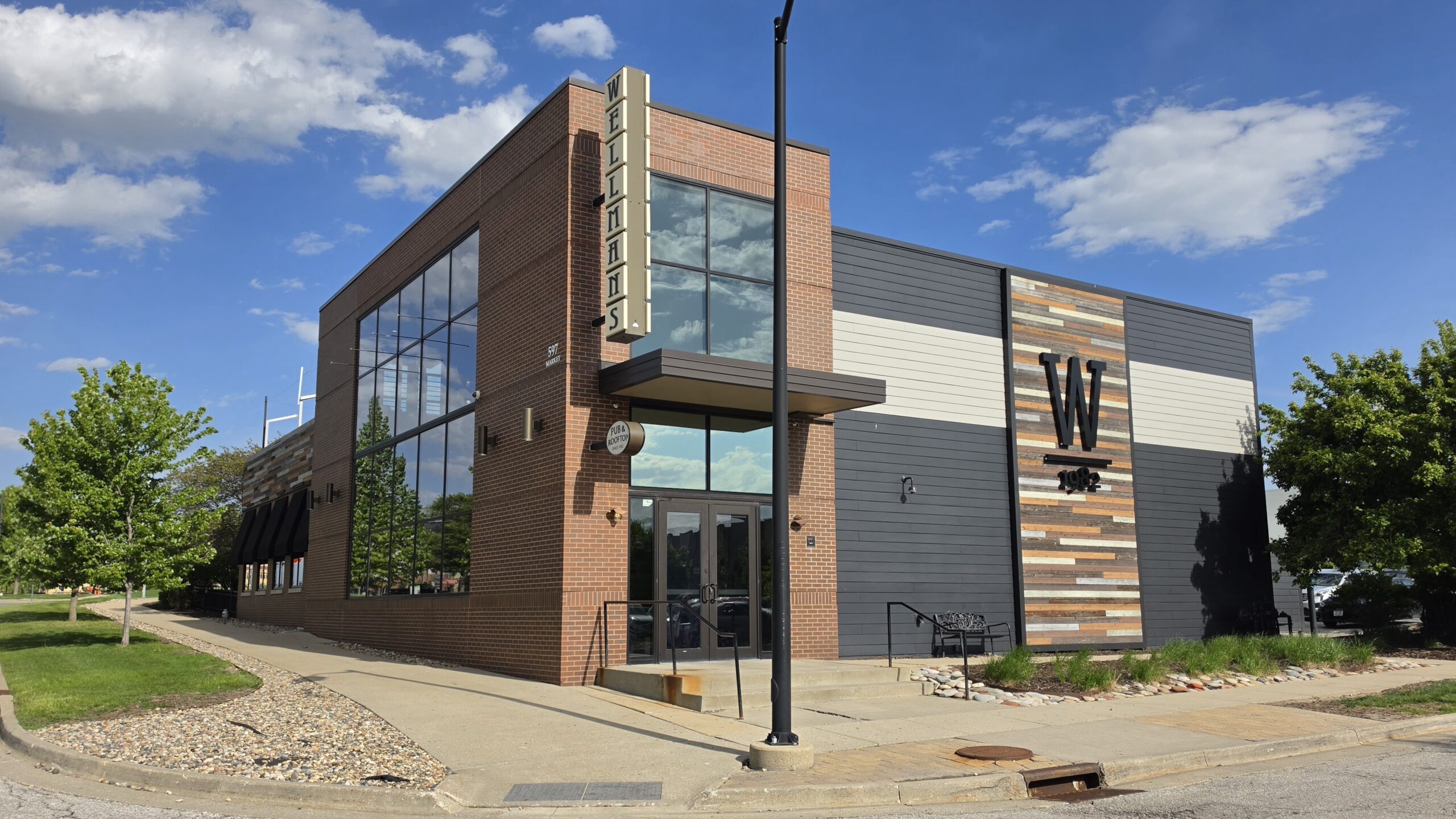 Wellman’s Pub & Rooftop (West Des Moines, IA) Review