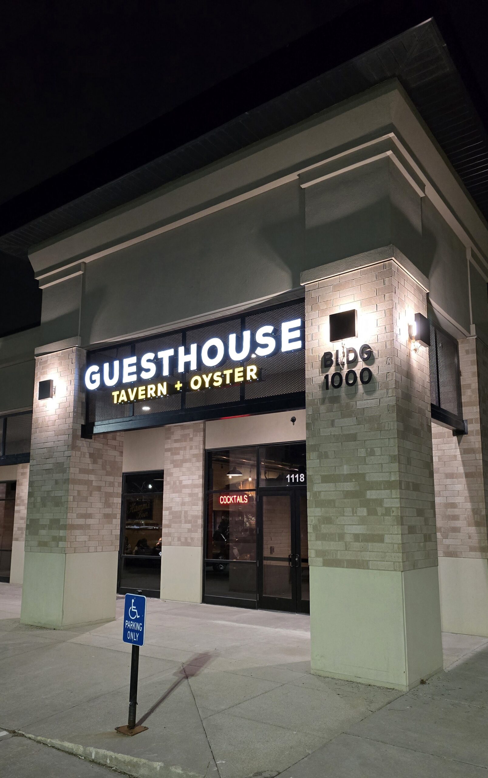 Guesthouse Tavern & Oyster (West Des Moines, IA) Review