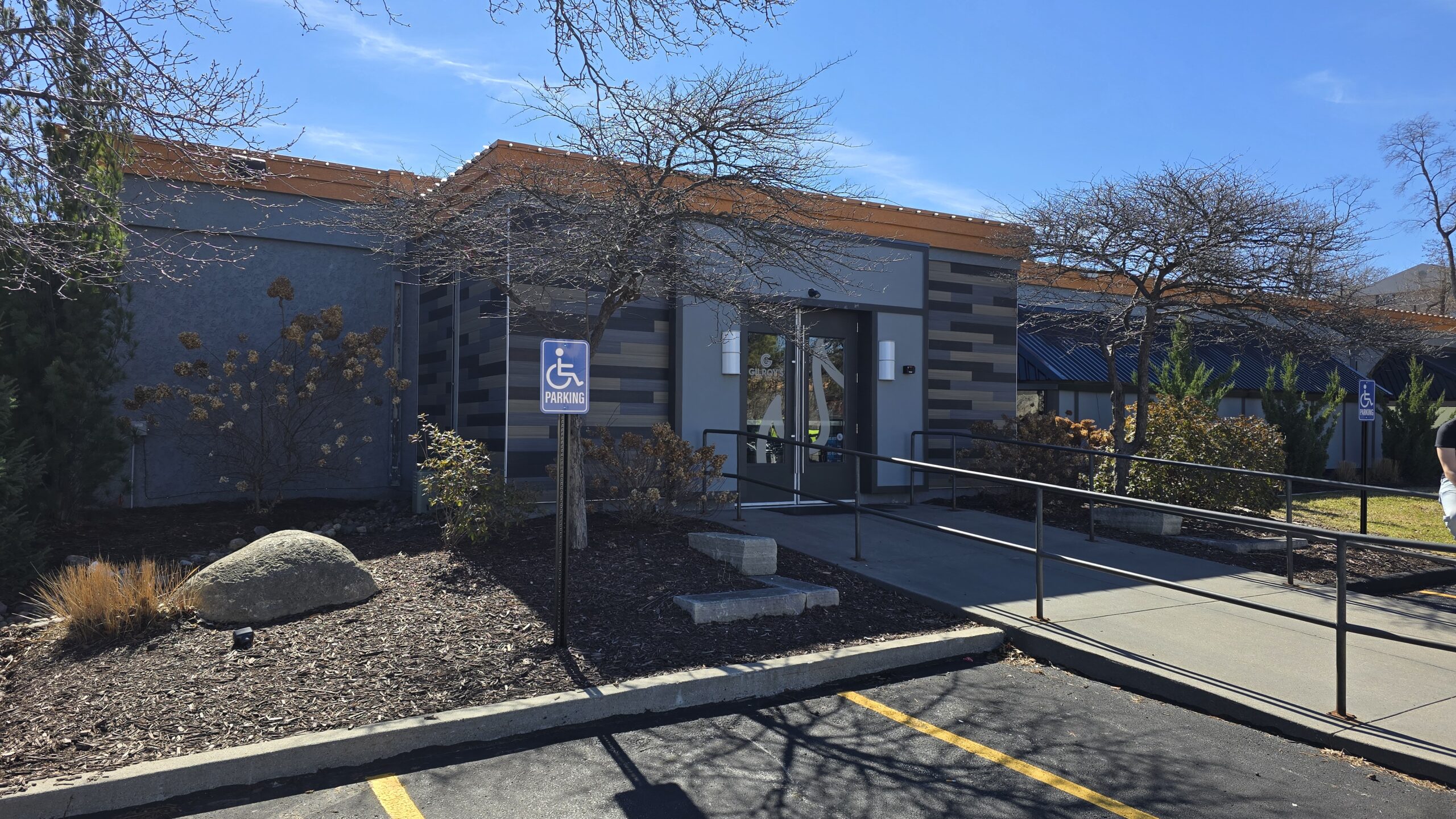 Gilroy’s Kitchen, Pub & Patio (West Des Moines, IA) Review